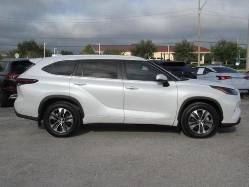 2024 Toyota Highlander XLE