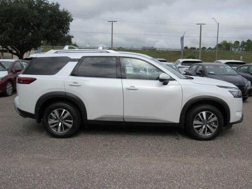 2025 Nissan Pathfinder SL FWD
