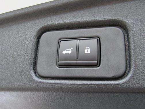 2025 Nissan Pathfinder SL FWD