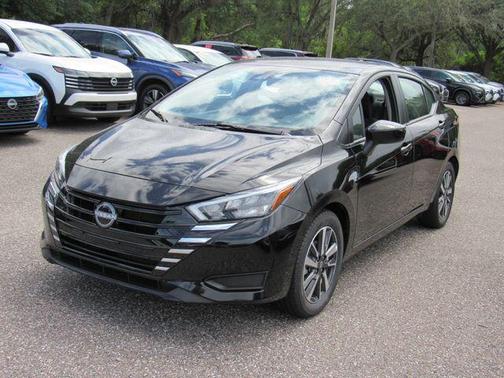 Super Black 2025 Nissan Versa 1.6 SV