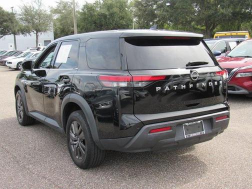2022 Nissan Pathfinder S 2WD
