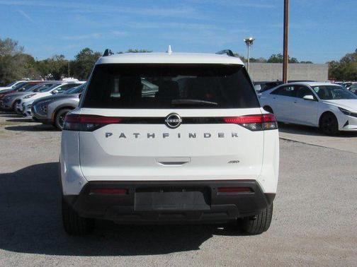 2025 Nissan Pathfinder SV 4WD