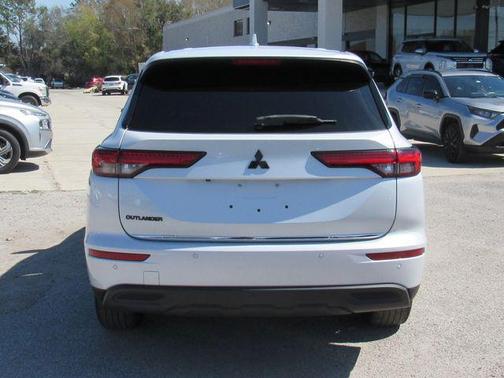 2022 Mitsubishi Outlander ES 2.5 2WD