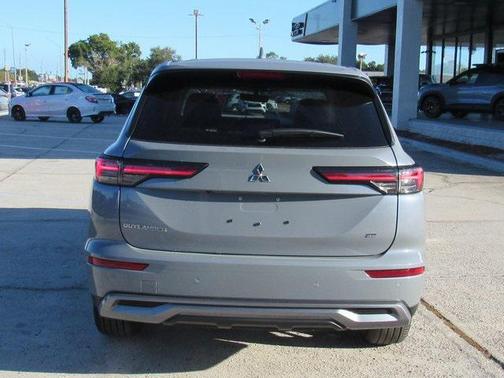 2025 Mitsubishi Outlander SE 2.5 2WD