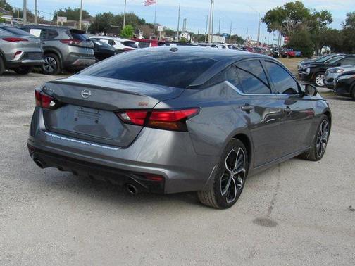 2023 Nissan Altima SR FWD