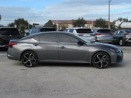 2023 Nissan Altima SR FWD