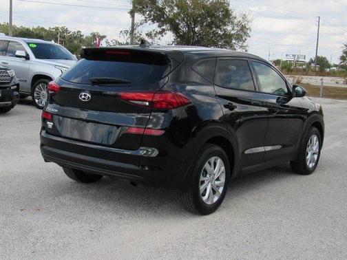 2021 Hyundai TUCSON SE