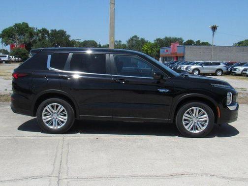 Labrador Black Pearl 2025 Mitsubishi Outlander PHEV ES
