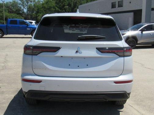 2025 Mitsubishi Outlander ES 2.5 2WD