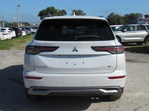 2025 Mitsubishi Outlander SE 2.5 2WD