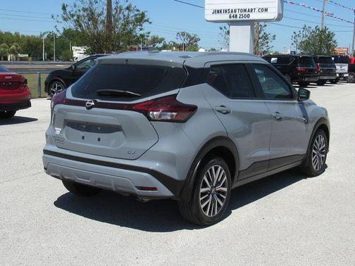 Boulder Gray Pearl 2023 Nissan Kicks SV