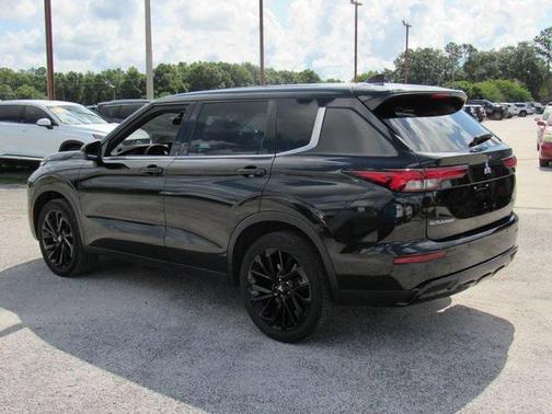 2023 Mitsubishi Outlander SE Black Edition 2WD