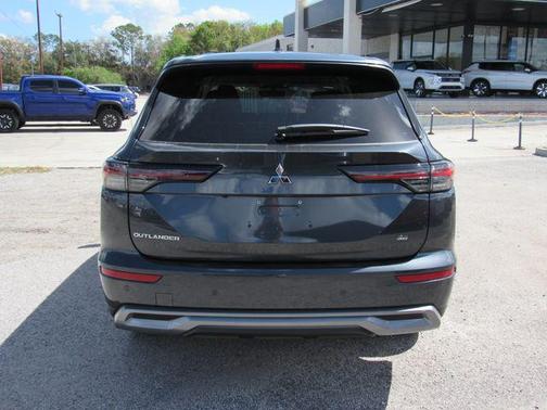 Graphite Gray 2026 Mitsubishi Outlander SE 1.5T 2WD