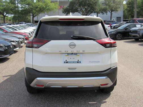 Pearl White Tricoat 2023 Nissan Rogue Platinum