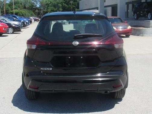 Super Black 2024 Nissan Kicks S