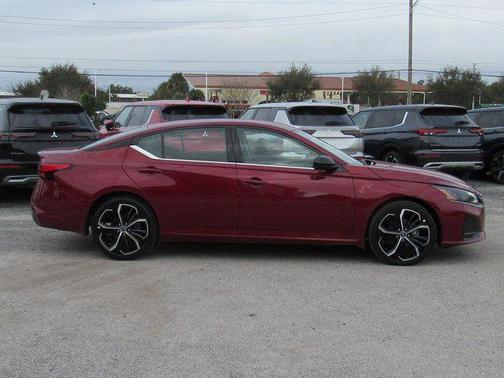 2025 Nissan Altima SR FWD