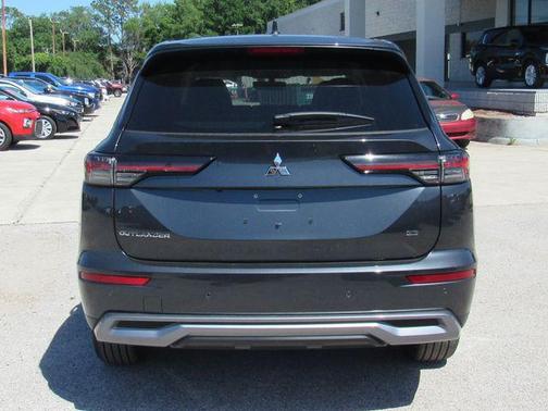 Graphite Gray 2026 Mitsubishi Outlander SE 1.5T 2WD