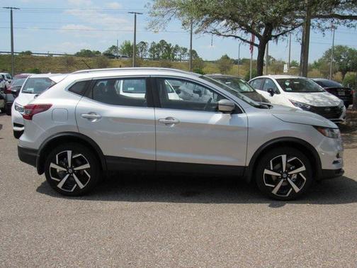 2022 Nissan Rogue Sport SL