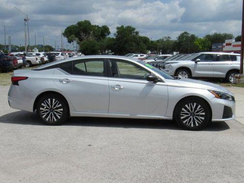 Brilliant Silver Metallic 2024 Nissan Altima 2.5 SV
