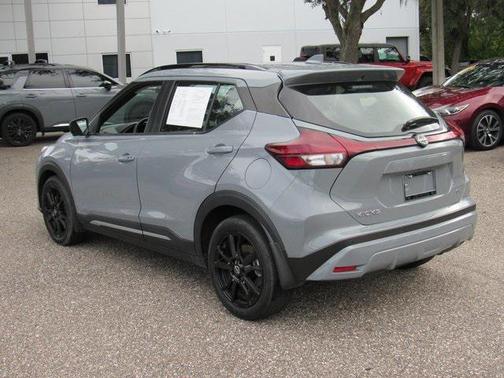 2023 Nissan Kicks SR