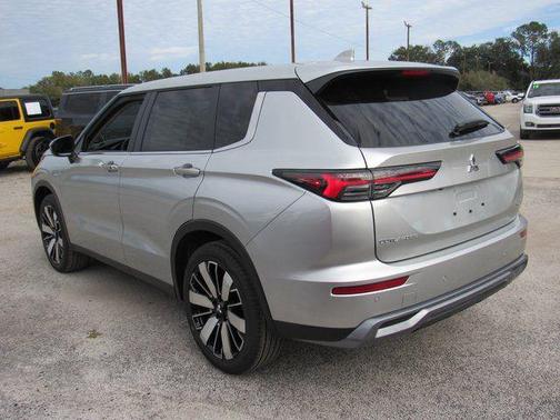 Alloy Silver Metallic 2026 Mitsubishi Outlander SE 1.5T 2WD