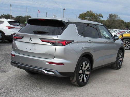 Alloy Silver Metallic 2026 Mitsubishi Outlander SE 1.5T 2WD