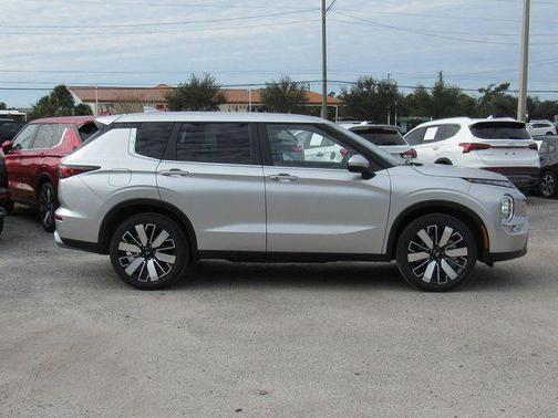 Alloy Silver Metallic 2026 Mitsubishi Outlander SE 1.5T 2WD