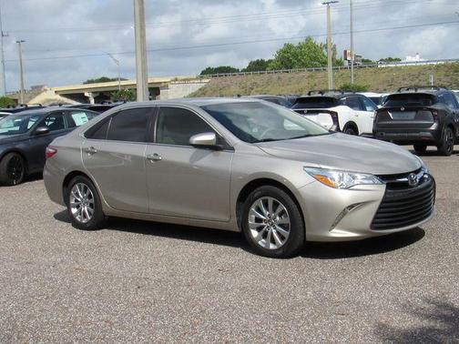 Creme Brulee Mica 2017 Toyota Camry XLE