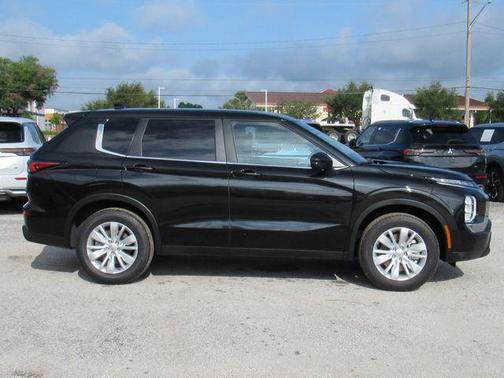 Black Diamond 2026 Mitsubishi Outlander ES 1.5T 2WD