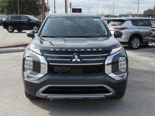 Graphite Gray 2026 Mitsubishi Outlander SE