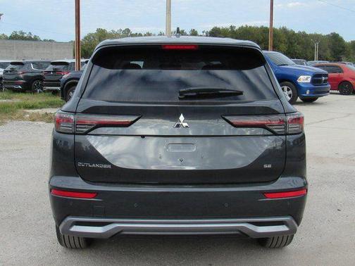 Graphite Gray 2026 Mitsubishi Outlander SE 1.5T 2WD