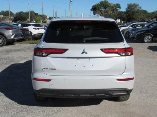2023 Mitsubishi Outlander ES 2.5 2WD