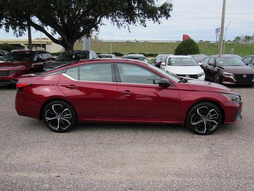 2025 Nissan Altima SR FWD