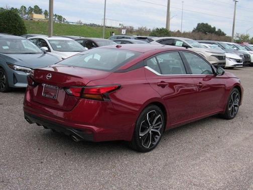 2025 Nissan Altima SR FWD