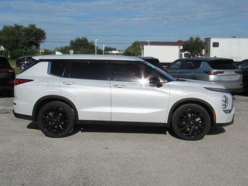 2024 Mitsubishi Outlander SE Black Edition S-AWC
