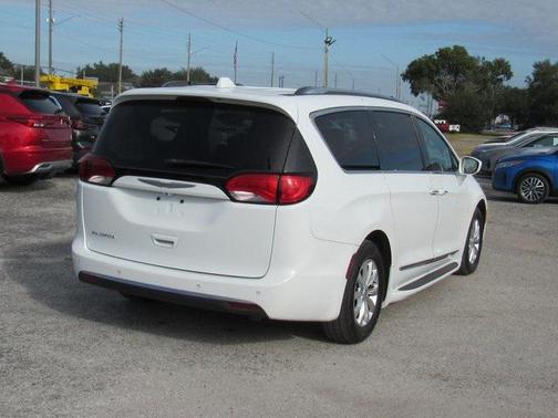 2018 Chrysler Pacifica Touring-L