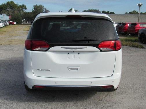 2018 Chrysler Pacifica Touring-L