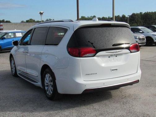 2018 Chrysler Pacifica Touring-L