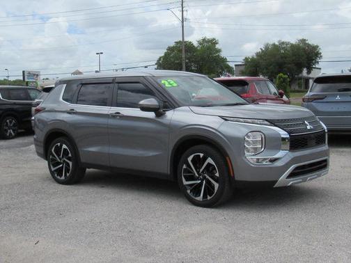 Mercury Gray Metallic 2023 Mitsubishi Outlander SE 2.5 2WD