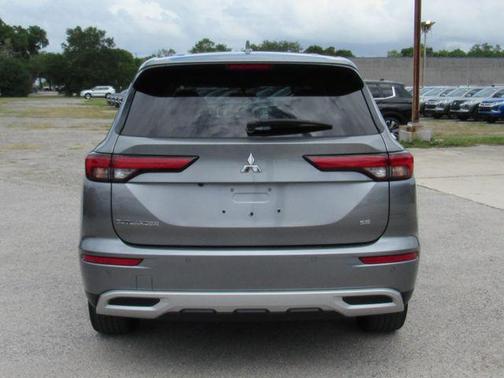 Mercury Gray Metallic 2023 Mitsubishi Outlander SE 2.5 2WD