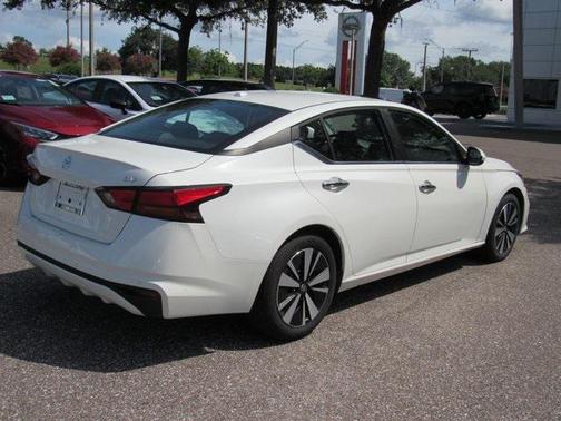 2021 Nissan Altima 2.5 SV