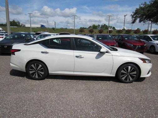 2021 Nissan Altima 2.5 SV