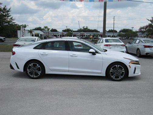 Glacial White Pearl 2022 Kia K5 EX