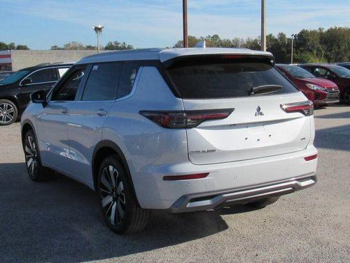 White Diamond 2026 Mitsubishi Outlander SEL