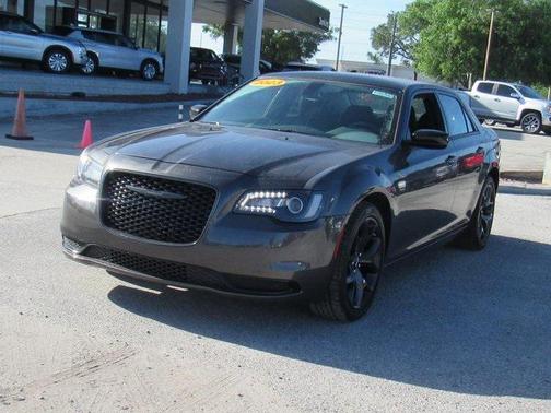 2023 Chrysler 300 Touring