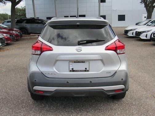 2020 Nissan Kicks SR