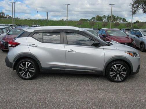 2020 Nissan Kicks SR