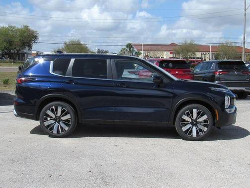 Cosmic Blue Metallic 2026 Mitsubishi Outlander SE