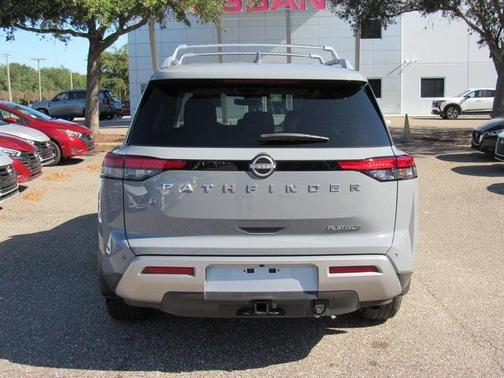 2025 Nissan Pathfinder Platinum FWD