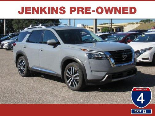 2025 Nissan Pathfinder Platinum FWD